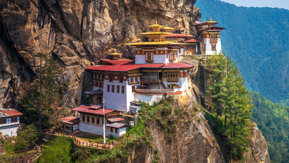 DrukAsia_112117_druk-asia-bhutan-travel-specialist-tiger-nest-monastery-article-2017-zahariz