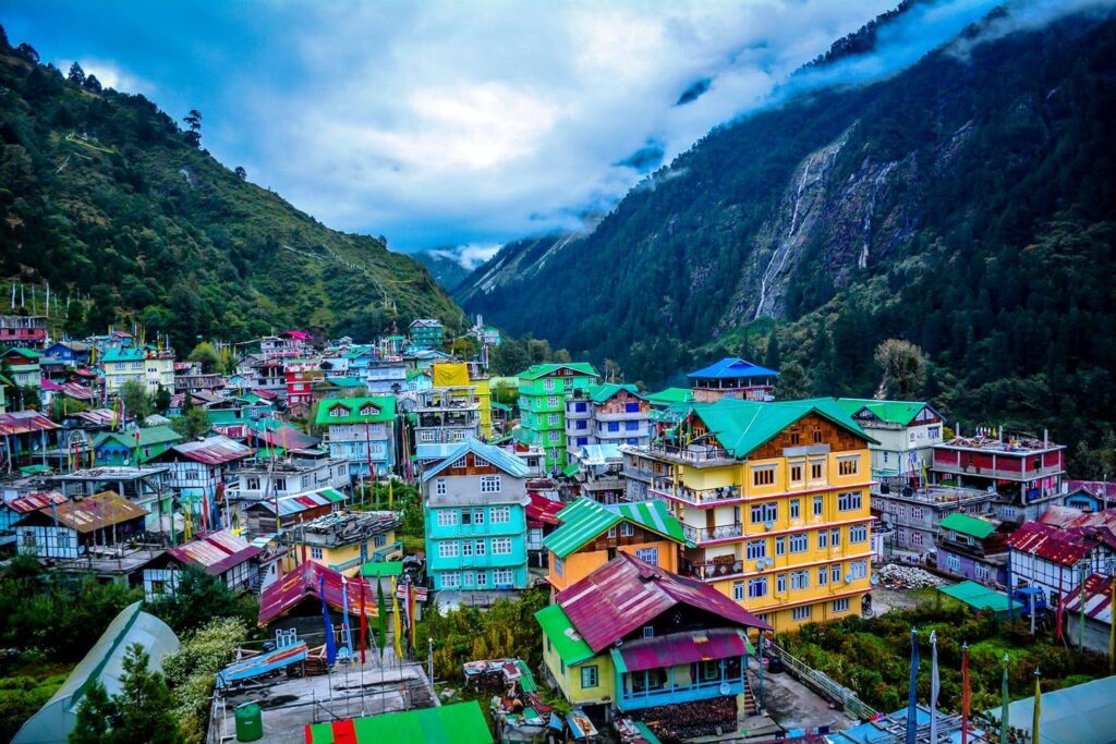 Lachung-City-In-between-the-Mountain-Ranges